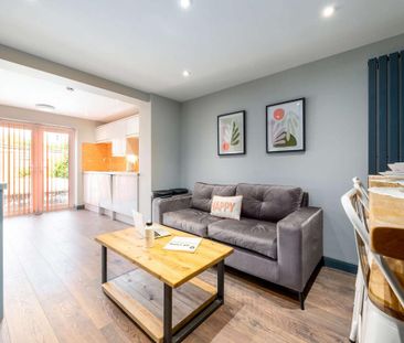 1 bedroom in a house share to rent - Photo 2