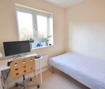 3 bedroom semi-detached house to rent - Photo 3