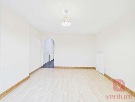 Petersham Close, Newport Pagnell, MK16 - Photo 3