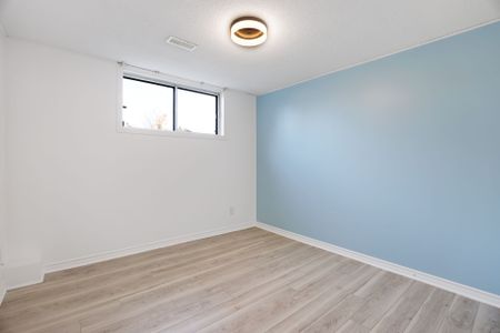 For Lease - 142 Meadowlands Drive, Meadowlands - Crestview and Area, Ontario - Photo 2