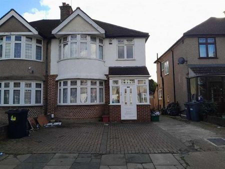 Old Cote Drive, Hounslow, TW5 - Photo 4