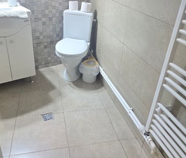 Inchiriez apartament in vila pe 2 nivele VALABIL DIN 01.09.2026 - Photo 5