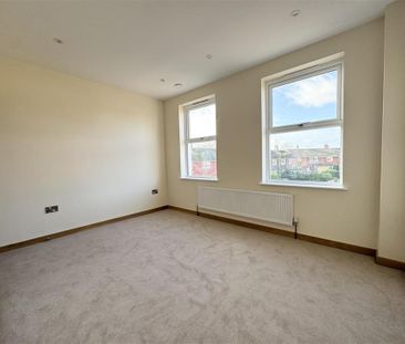 3 bedroom end of terrace house to rent - Photo 2