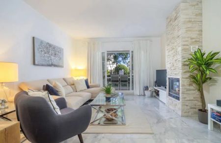 Alquiler de piso en Avenida Carlos Cano, 42 - Photo 3