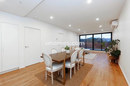 3Bedrooms, 2Bathrooms - Photo 2