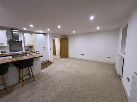 2 bedroom ground floor flat to rent - Photo 1