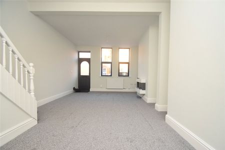 3 bed terraced house to rent in Sandringham Street, Scarborough, YO12 - Photo 2