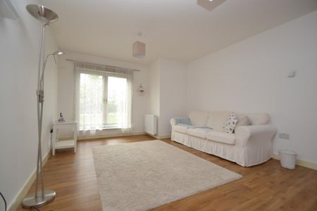 2 bedroom ground floor flat to rent - Photo 2