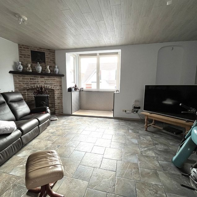 Ruim en degelijk 2 slaapkamerappartement met mooi zonnig terras, rustig gelegen vlakbij het station en Duinenwater, op wandelafstand van het centrum van Knokke. - Photo 1