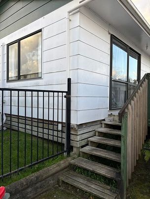 Charming 2BR Home in Pomare! - Photo 1