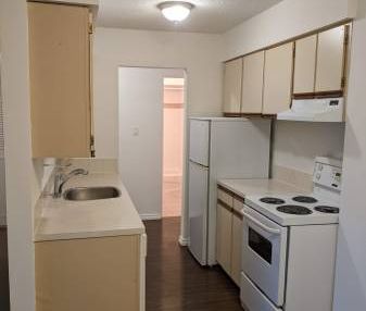 1 Bedroom on Kits Point - Photo 2