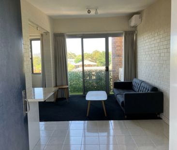 Modern 1-Bedroom Apartment with Stunning City Views - Photo 2