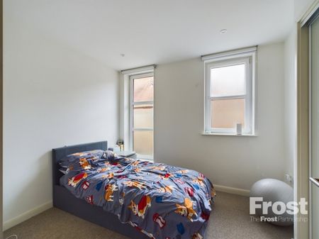 The Courtyard, High Street, Staines-Upon-Thames,TW18 - Photo 5