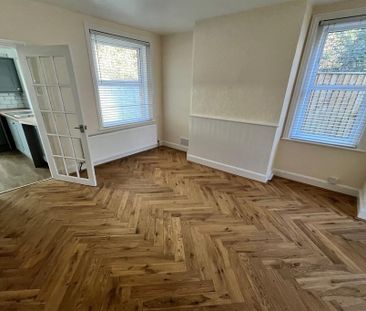 2 bedroom end of terrace house to rent - Photo 3