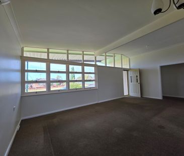 Charming 3-Bedroom Home Close to Town & Sporting Fields - Photo 4