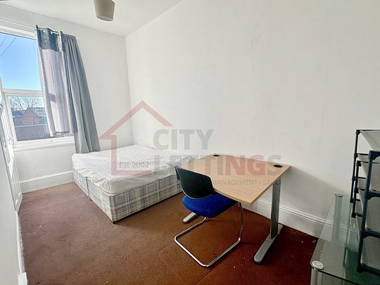 3 Bedroom Flat - Photo 1