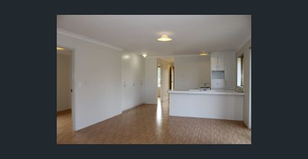 SOLAR PANELS & AIR CON - Photo 2