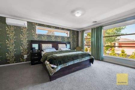 Stunning 4-Bedroom Property with Open-Plan Living and 2 Garages - Photo 4