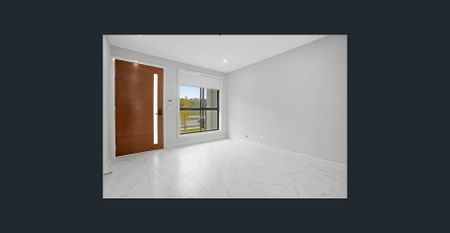 Modern 4-Bedroom Townhouse – Turn-Key Living in Sydney's North West - Photo 3