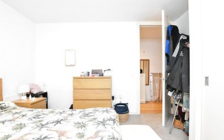 A neutrally decorated one bedroom apartment to let in Bedminster’s popular Airpoint development, offering a bright open-plan living space, modern kitchen and bathroom, roof-top running track and convenient access to North Street amenities and Parson Street station. All complete with allocated parking. - Photo 4