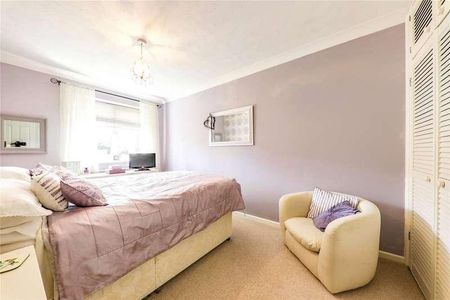 Winterbourne Walk, Frimley, Camberley, Surrey, GU16 - Photo 4