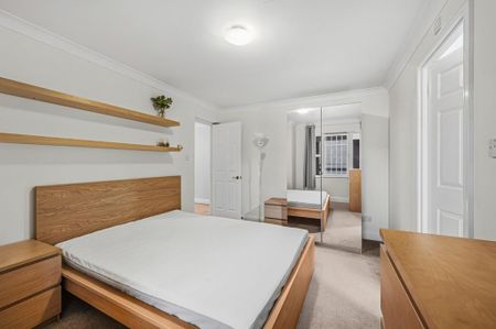 3 bedroom flat to rent - Photo 4