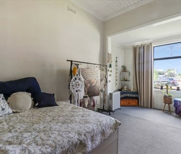 Charming East Geelong Home Awaits You! - Photo 2