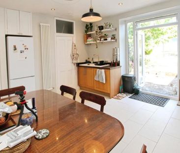 If you are a couple or family looking to rent a well presented thre... - Photo 5