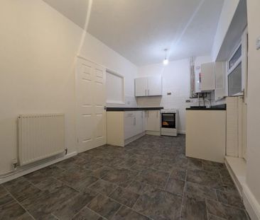 2 bedroom end of terrace house to rent - Photo 4