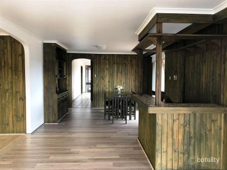 Location Location! - Photo 4