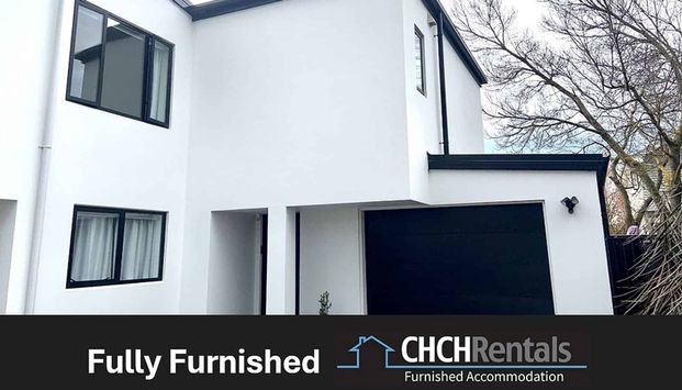 Stunning fully furnished executive townhouse in prime location! - Photo 1