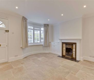 A charming characterful 2 bedroom cottage in a central and sought a... - Photo 5