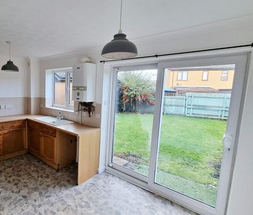 Semi-detached house to rent on - Photo 6