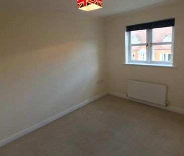 4 bedroom semi-detached house to rent - Photo 3