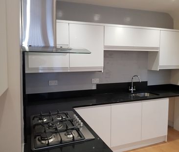 6 Bed Semi-Detached House, Salisbury Road, L15 - Photo 2