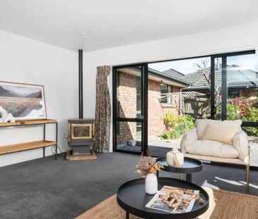 Three bedroom home in Hillsborough - Photo 2