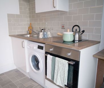 Flat 2, 46 Headingley Lane, LS6 2EL, Leeds - Photo 1