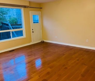 For Lease - 75 Grasslands Avenue, Richmond Hill, Ontario - Photo 2