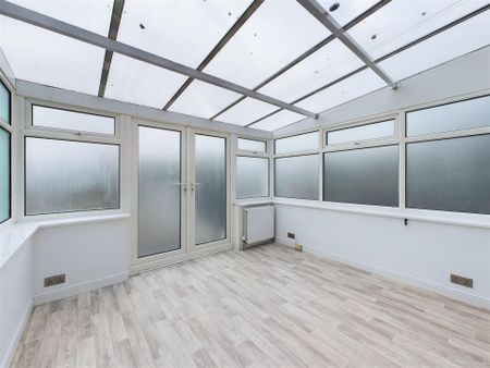 4 bedroom Semi-detached house to rent - Photo 2