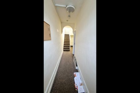 1 Bed Flat, Bedford Road, RG1 - Photo 2