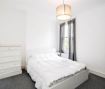 3 bedroom apartment to rent - Photo 6