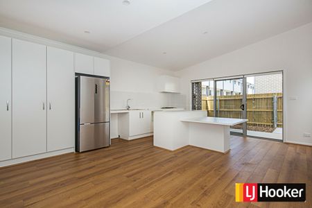 Stylish and Contemporary - Photo 4