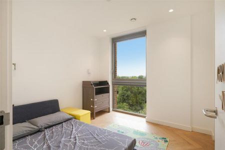 3 bedroom flat to rent - Photo 5