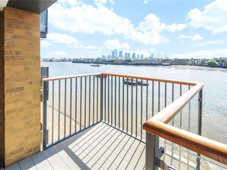 A well appointed 1 bedroom apartment situated on the third floor of this riverside development, located in the heart of Wapping, literally next door to Wapping Overground station. - Photo 2