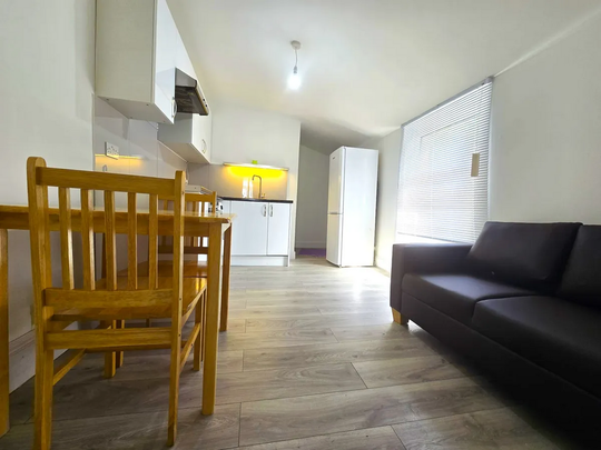 2 bedroom flat to rent - Photo 1