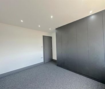 4 bedroom semi-detached house to rent - Photo 6