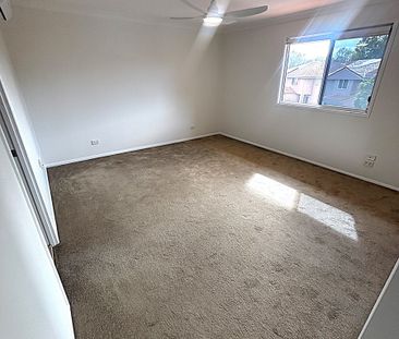 Freshly Renovated Townhouse - Photo 4