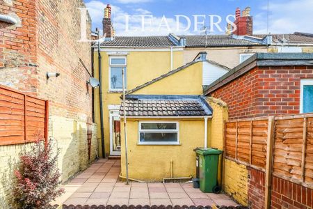 2 bedroom terraced house to rent - Photo 5