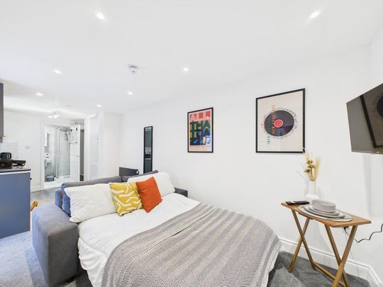 Studio to rent - Photo 1