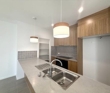 Brand New 4 Bedroom Home in Deebing Heights!! - Photo 5